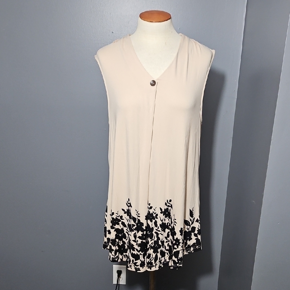 Lotusmile, XXL, Off-white & Black, Floral, V-neck, Sleeveless , Blouse
